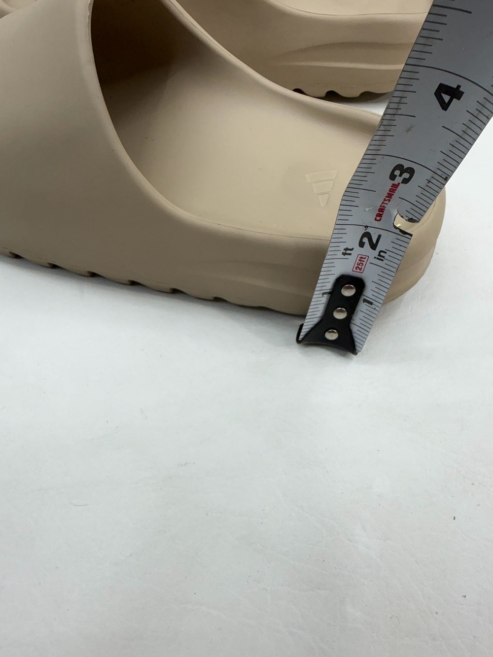 Yeezy slides - Picture 6 of 8